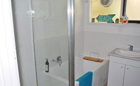 SHORE BEATS WORK INVERLOCH - Accommodation Newcastle 3