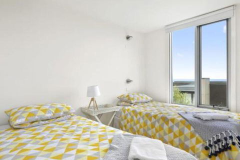 POINT GREY APARTMENT 2 Ocean VIews With Wifi - Accommodation Newcastle 6