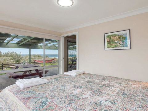 Antonios Paradise Spectacular Views Over Warrain Beach - Accommodation Newcastle 4