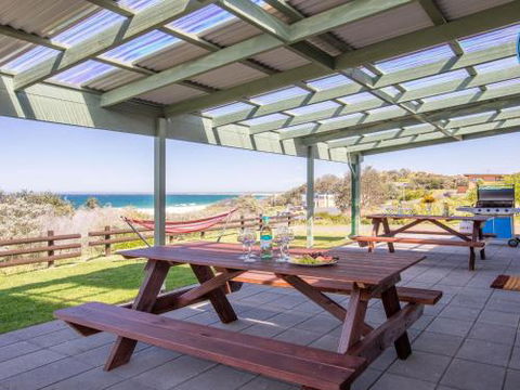 Antonios Paradise Spectacular Views Over Warrain Beach - Accommodation Newcastle 3