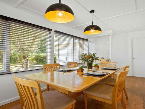 Bellevue Overlooking Serene Lake Woolumboola - Accommodation Newcastle 6