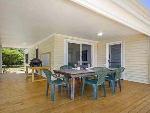 Bellevue Overlooking Serene Lake Woolumboola - Accommodation Newcastle 4