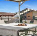 Cleveland Place walk to beach  shops - Accommodation Newcastle
