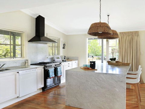 Duncraig House Open Fireplace Spa Pet Friendly - Accommodation Newcastle 2