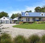 Duncraig House open fireplace spa pet friendly - Accommodation Newcastle