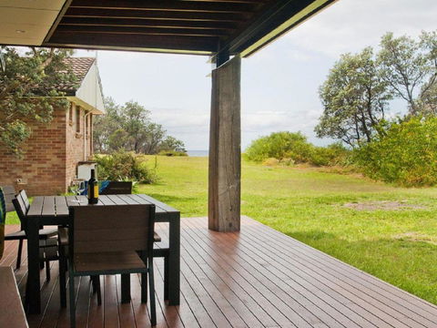 Farrant House Modern & Contemporary - Accommodation Newcastle 6
