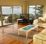 Joness Beach House perfect location with views - Accommodation Newcastle