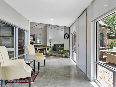 Old Bank Stables 3 Night Weekends For Price Of 2 - Accommodation Newcastle 3