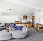 Penguin Cove relax on the beach - Accommodation Newcastle