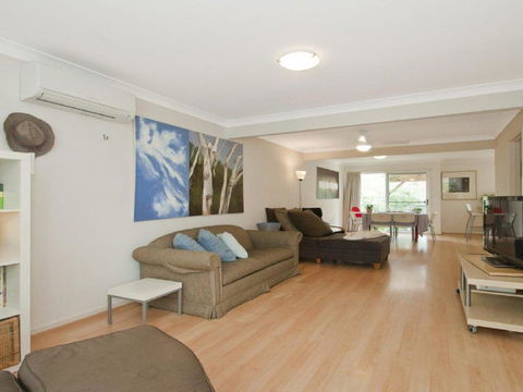 Sea Whispers A Real Native Outlook - Accommodation Newcastle 2