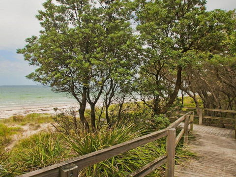 Sea Whispers A Real Native Outlook - Accommodation Newcastle 3