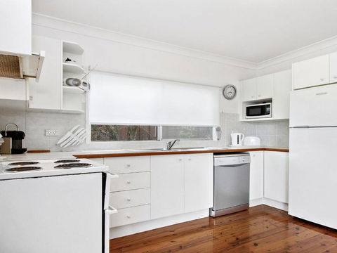 Sea Shack Renovated 1950s Beach House - Accommodation Newcastle 1