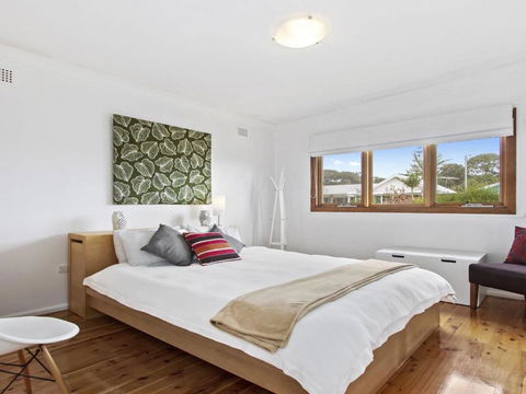 Sea Shack Renovated 1950s Beach House - Accommodation Newcastle 3