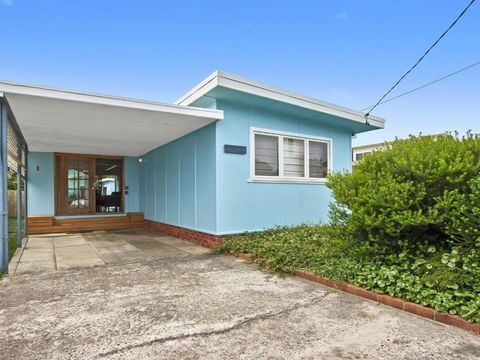 Sea Shack Renovated 1950s Beach House - Accommodation Newcastle 5