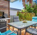 Sea Shack renovated 1950s beach house - Accommodation Newcastle