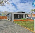 Shady Palms modern beach house with studio - Accommodation Newcastle
