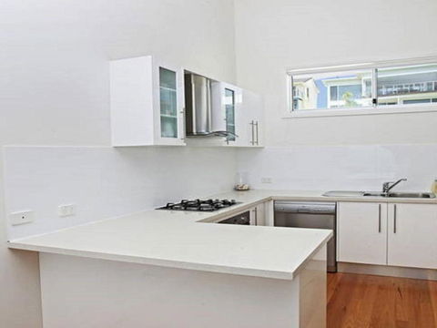 Surf Mist Contemporary Seaside Duplex - Accommodation Newcastle 6