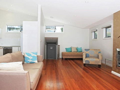 Surf Mist Contemporary Seaside Duplex - Accommodation Newcastle 3