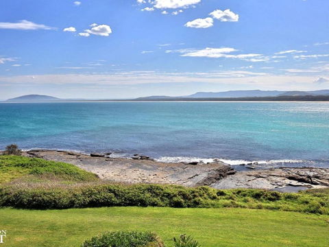Surf Mist Contemporary Seaside Duplex - Accommodation Newcastle 1