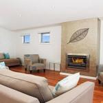 Surf Mist Contemporary Seaside Duplex - Accommodation Newcastle 0