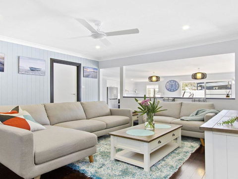 Sunset Beach Situated Between Two Beaches & A Lake - Accommodation Newcastle 1