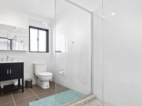 Sunset Beach Situated Between Two Beaches & A Lake - Accommodation Newcastle 2