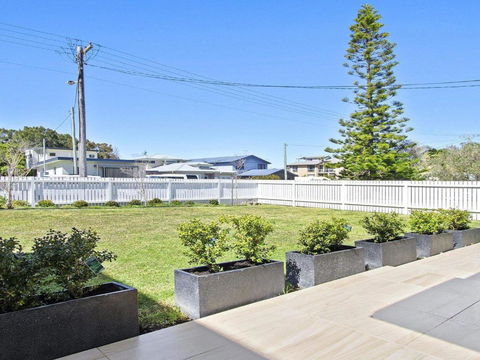 Sunset Beach Situated Between Two Beaches & A Lake - Accommodation Newcastle 5