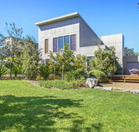 Sunshine Beach House 25 metre walk to the beach - Accommodation Newcastle