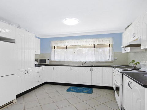 The Burra Break 3 Minute Walk To Beach Access - Accommodation Newcastle 1