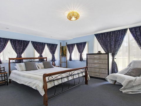 The Burra Break 3 Minute Walk To Beach Access - Accommodation Newcastle 4