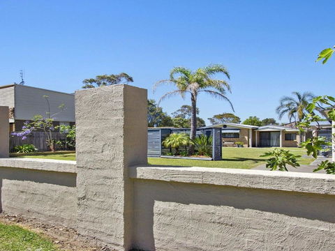 The Burra Break 3 Minute Walk To Beach Access - Accommodation Newcastle 3