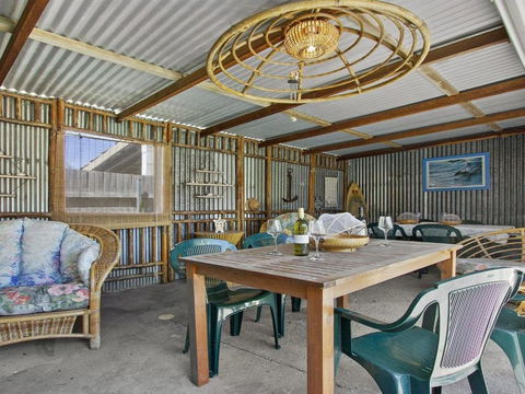 The Burra Break 3 Minute Walk To Beach Access - Accommodation Newcastle 2