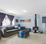 The Burra Break 3 minute walk to beach access - Accommodation Newcastle