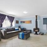 The Burra Break 3 Minute Walk To Beach Access - Accommodation Newcastle 0