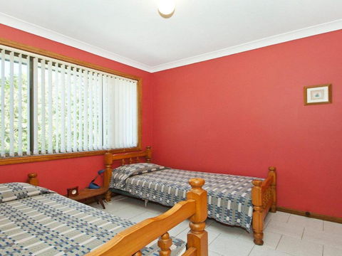 The Penguins Head Across From The Beach - Accommodation Newcastle 2