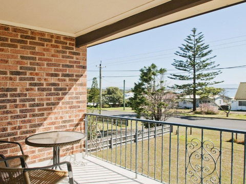 The Penguins Head Across From The Beach - Accommodation Newcastle 6