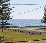 The Penguins Head across from the beach - Accommodation Newcastle