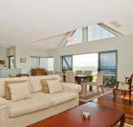 Villa Mer stylish waterfront accommodation - Accommodation Newcastle