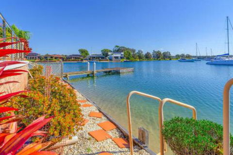 Seachange Waterfront - Accommodation Newcastle 5