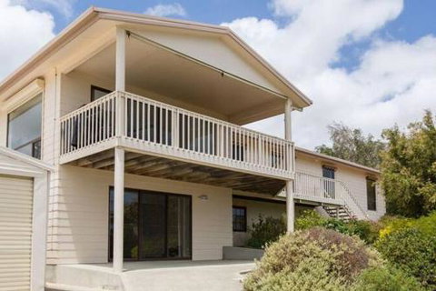 Bimbadeen - Accommodation Newcastle 4