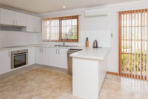 Bimbadeen - Accommodation Newcastle 6