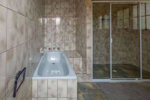 Bimbadeen - Accommodation Newcastle 5