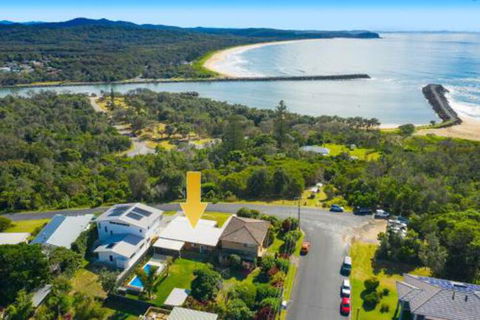 Casa Sorella Beachfront Family Home With Pool - Accommodation Newcastle 5