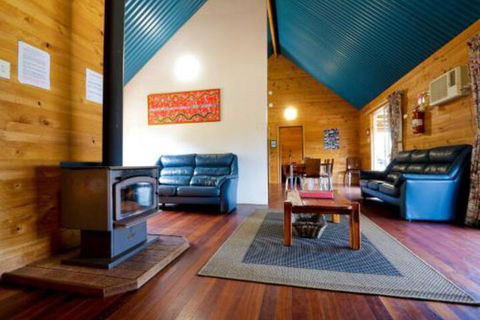 Sunnyhurst Chalets Rural Stay - Accommodation Newcastle 3