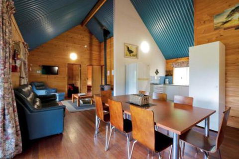 Sunnyhurst Chalets Rural Stay - Accommodation Newcastle 2