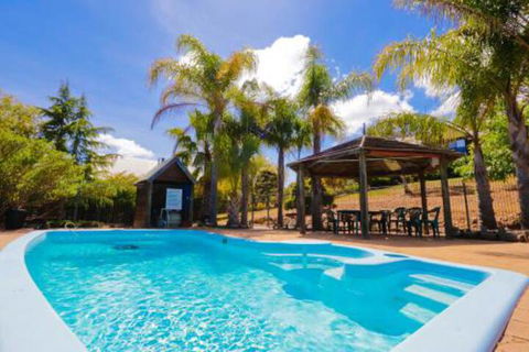 Sunnyhurst Chalets Rural Stay - Accommodation Newcastle 5
