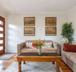 Spacious Bungalow5min walk to station5min to Box HillWiFiParking - Accommodation Newcastle