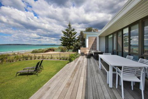 Azure Absolute Beachfront Pet Friendly - Accommodation Newcastle 0