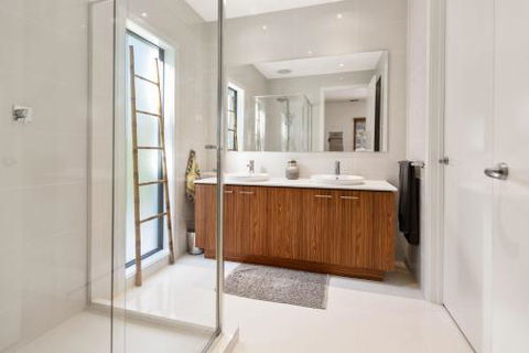 CATALINA MOUNT ELIZA - Accommodation Newcastle 4