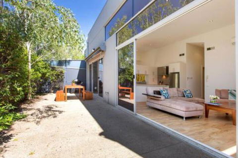 PALM COURT RETREAT MORNINGTON - Accommodation Newcastle 7